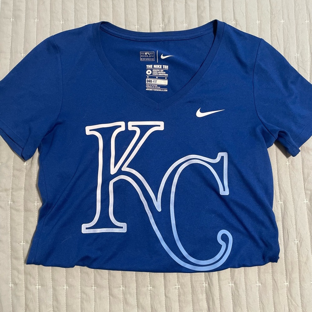 Women’s Nike Drifit V neck Tee. KC Royals.